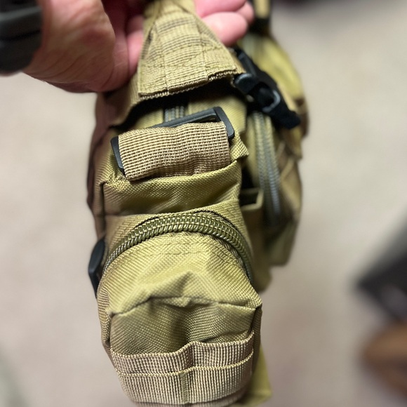 - #786 Military Canvas Bug-out / Tool bag Color python mud(od green/camo) - Picture 5 of 9